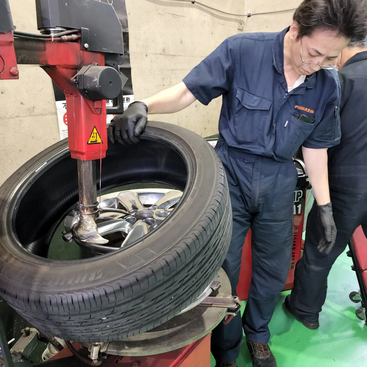 市古自動車興業株式会社は、東京都北区にある自動車整備工場です。